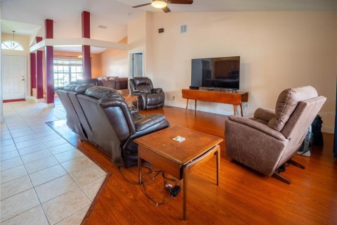House in Cocoa, Florida 5 bedrooms, 269.23 sq.m. № 1824308 - photo 6