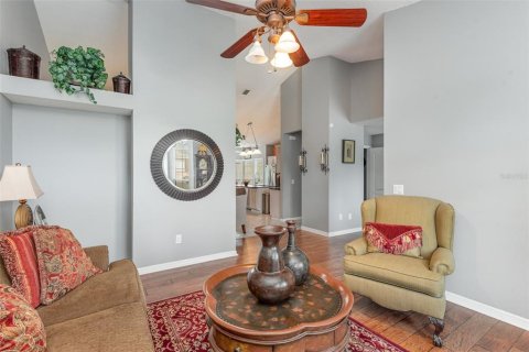 House in Deltona, Florida 4 bedrooms, 243.96 sq.m. № 1148447 - photo 7
