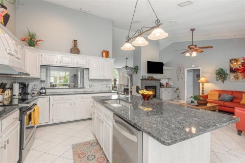 House in Deltona, Florida 4 bedrooms, 243.96 sq.m. № 1148447 - photo 13