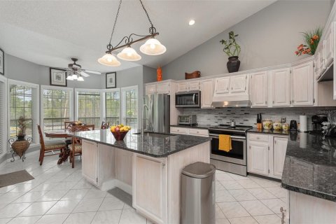 House in Deltona, Florida 4 bedrooms, 243.96 sq.m. № 1148447 - photo 12