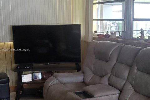 Casa en venta en Hialeah, Florida, 3 dormitorios, 116.59 m2 № 1731721 - foto 27