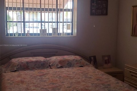 Casa en venta en Hialeah, Florida, 3 dormitorios, 116.59 m2 № 1731721 - foto 19