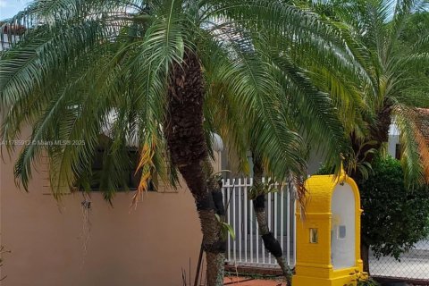 Casa en venta en Hialeah, Florida, 3 dormitorios, 116.59 m2 № 1731721 - foto 13