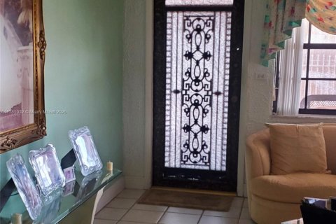 Casa en venta en Hialeah, Florida, 3 dormitorios, 116.59 m2 № 1731721 - foto 15