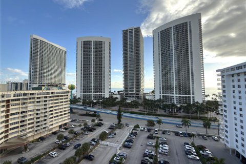 Снять в аренду кондоминиум в Халландейл-Бич, Флорида 2 спальни, 126.35м2, № 2009163 - фото 2