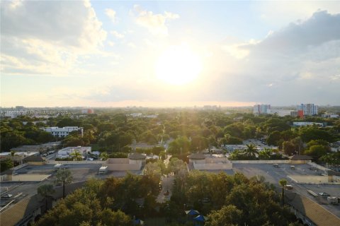 Купить кондоминиум в Майами, Флорида 1 спальня, 70.14м2, № 1874700 - фото 25
