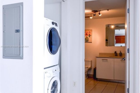 Condo in Miami, Florida, 1 bedroom  № 1874700 - photo 6
