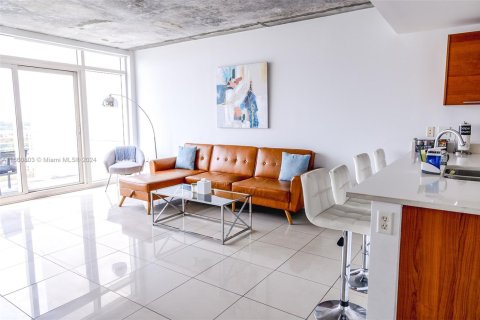 Condo in Miami, Florida, 1 bedroom  № 1874700 - photo 1