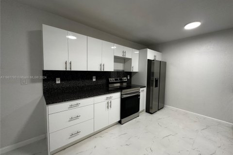 Villa ou maison à vendre à Miami Gardens, Floride: 3 chambres, 219.25 m2 № 1977531 - photo 5