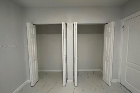 Villa ou maison à vendre à Miami Gardens, Floride: 3 chambres, 219.25 m2 № 1977531 - photo 15