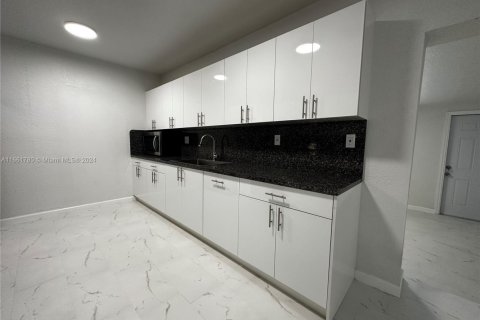 Villa ou maison à vendre à Miami Gardens, Floride: 3 chambres, 219.25 m2 № 1977531 - photo 6