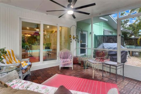 Villa ou maison à vendre à Gulfport, Floride: 4 chambres, 194.17 m2 № 1770000 - photo 25