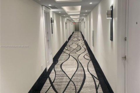 Condominio en venta en Hallandale Beach, Florida, 2 dormitorios, 132.11 m2 № 1871526 - foto 1