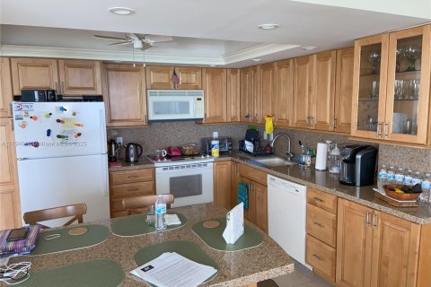 Condominio en venta en Hallandale Beach, Florida, 2 dormitorios, 132.11 m2 № 1871526 - foto 10