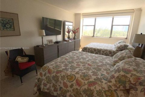Condominio en venta en Hallandale Beach, Florida, 2 dormitorios, 132.11 m2 № 1871526 - foto 11