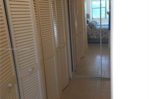Condominio en venta en Hallandale Beach, Florida, 2 dormitorios, 132.11 m2 № 1871526 - foto 12