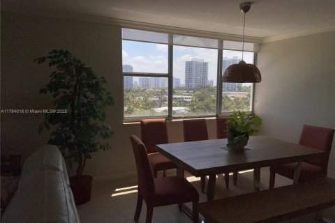 Condominio en venta en Hallandale Beach, Florida, 2 dormitorios, 132.11 m2 № 1871526 - foto 3