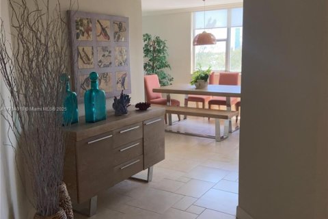 Condominio en venta en Hallandale Beach, Florida, 2 dormitorios, 132.11 m2 № 1871526 - foto 2