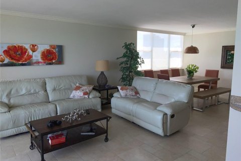 Condominio en venta en Hallandale Beach, Florida, 2 dormitorios, 132.11 m2 № 1871526 - foto 7