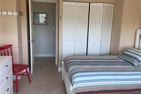 Condominio en venta en Hallandale Beach, Florida, 2 dormitorios, 132.11 m2 № 1871526 - foto 17
