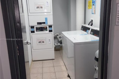 Condominio en venta en Hallandale Beach, Florida, 2 dormitorios, 132.11 m2 № 1871526 - foto 20
