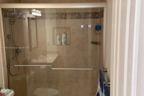 Condominio en venta en Hallandale Beach, Florida, 2 dormitorios, 132.11 m2 № 1871526 - foto 19