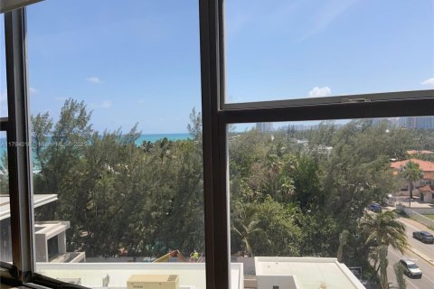 Condominio en venta en Hallandale Beach, Florida, 2 dormitorios, 132.11 m2 № 1871526 - foto 4