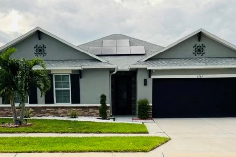 House in Winter Haven, Florida 4 bedrooms, 215.44 sq.m. № 2295276