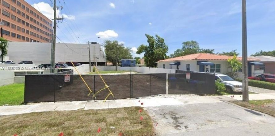Land in Miami, Florida № 1957908