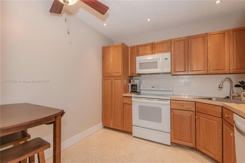Condo in Coconut Creek, Florida, 2 bedrooms  № 1478183 - photo 6