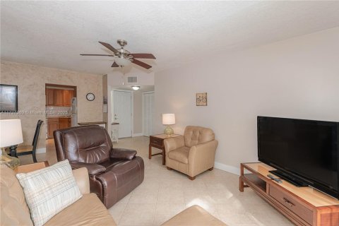 Condo in Coconut Creek, Florida, 2 bedrooms  № 1478183 - photo 8