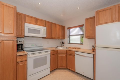 Condo in Coconut Creek, Florida, 2 bedrooms  № 1478183 - photo 1