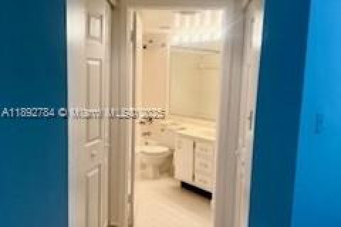 Copropriété à louer à Miami, Floride: 2 chambres, 113.71 m2 № 1945452 - photo 18