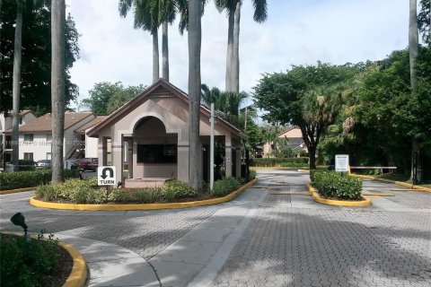 Copropriété à louer à Miami, Floride: 2 chambres, 113.71 m2 № 1945452 - photo 3