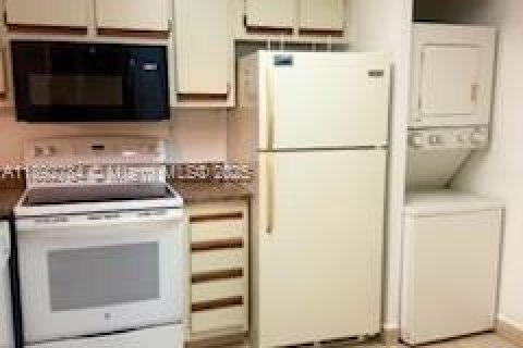 Copropriété à louer à Miami, Floride: 2 chambres, 113.71 m2 № 1945452 - photo 12