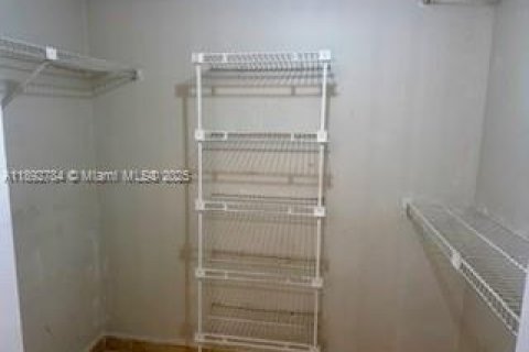 Copropriété à louer à Miami, Floride: 2 chambres, 113.71 m2 № 1945452 - photo 17