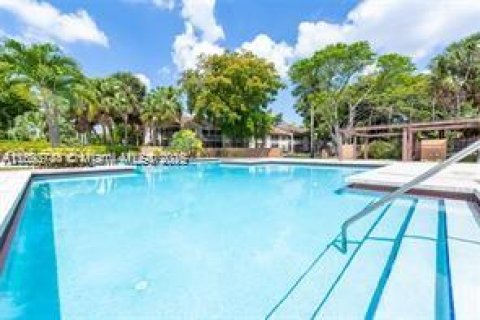 Copropriété à louer à Miami, Floride: 2 chambres, 113.71 m2 № 1945452 - photo 4