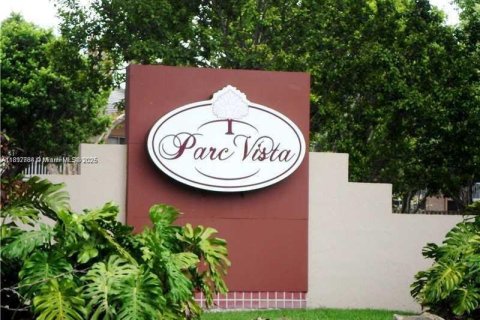 Copropriété à louer à Miami, Floride: 2 chambres, 113.71 m2 № 1945452 - photo 2