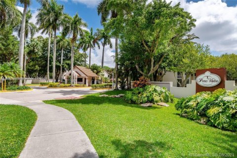 Copropriété à louer à Miami, Floride: 2 chambres, 113.71 m2 № 1945452 - photo 1