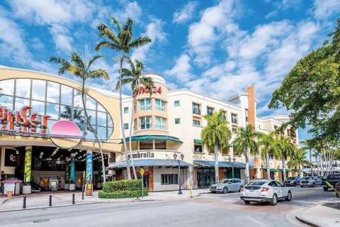Apartment in South Miami, Florida 1 bedroom, 41.81 sq.m. № 1830593 - photo 1