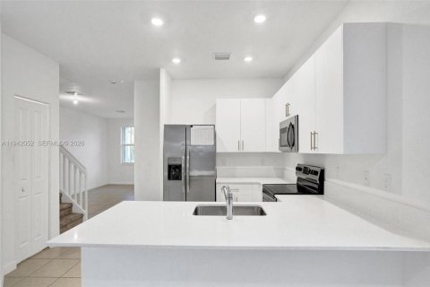 Townhouse in Coral Springs, Florida 3 bedrooms, 172.15 sq.m. № 2000211 - photo 6