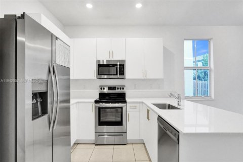 Townhouse in Coral Springs, Florida 3 bedrooms, 172.15 sq.m. № 2000211 - photo 5