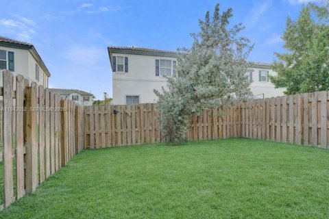 Townhouse in Coral Springs, Florida 3 bedrooms, 172.15 sq.m. № 2000211 - photo 26