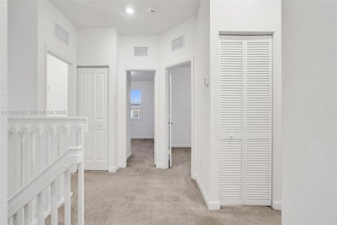 Townhouse in Coral Springs, Florida 3 bedrooms, 172.15 sq.m. № 2000211 - photo 17