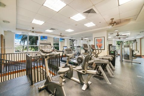 Condo in Aventura, Florida, 1 bedroom  № 2003028 - photo 11