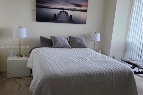 Condo in Aventura, Florida, 1 bedroom  № 2003028 - photo 6