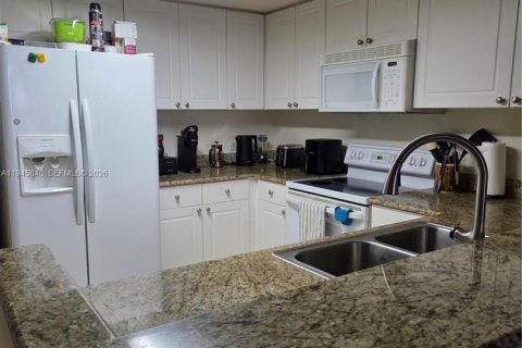 Condo in Aventura, Florida, 1 bedroom  № 2003028 - photo 2