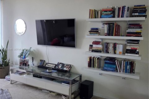 Condo in Aventura, Florida, 1 bedroom  № 2003028 - photo 5