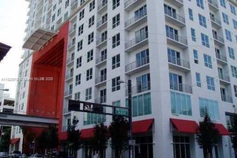 Condominio en alquiler en Miami, Florida, 1 dormitorio, 57.6 m2 № 1797500 - foto 2