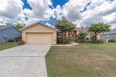 House in Mulberry, Florida 3 bedrooms, 135.45 sq.m. № 1564671 - photo 1